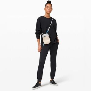 NWT Lululemon The Rest is Written Crossbody Bag 2L White Opal/Silver